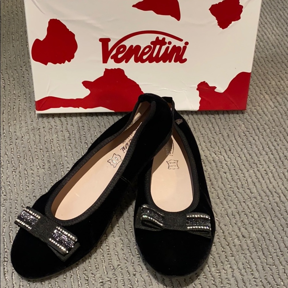 Stunning Venettini dress shoes sz 2/33